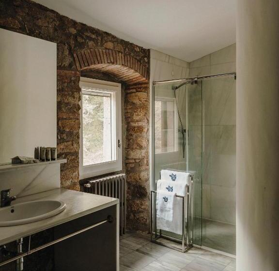 تختخواب و صبحانه Paratgea