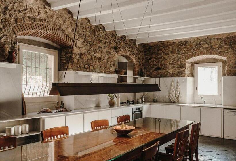 تختخواب و صبحانه Paratgea