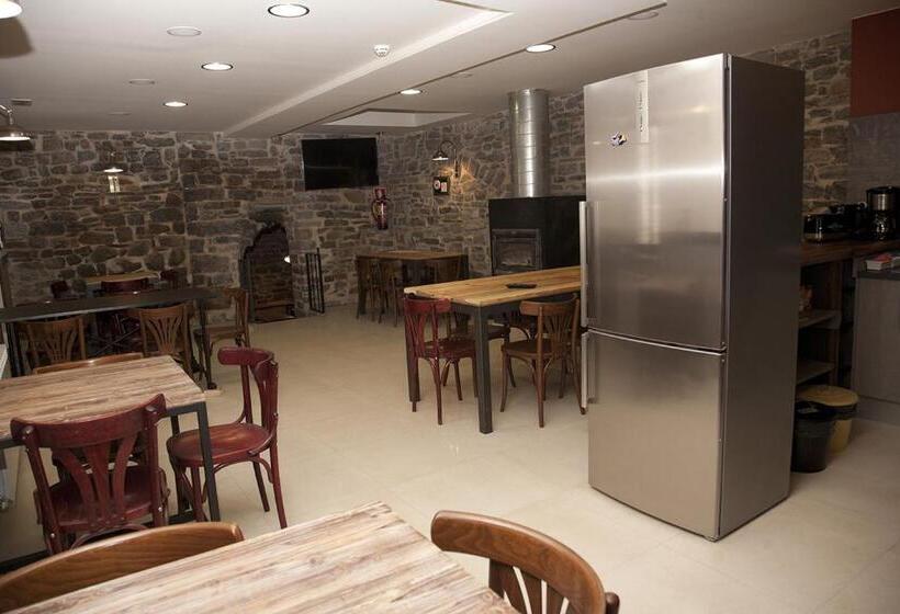 Hostel Albergue Monte Perdido