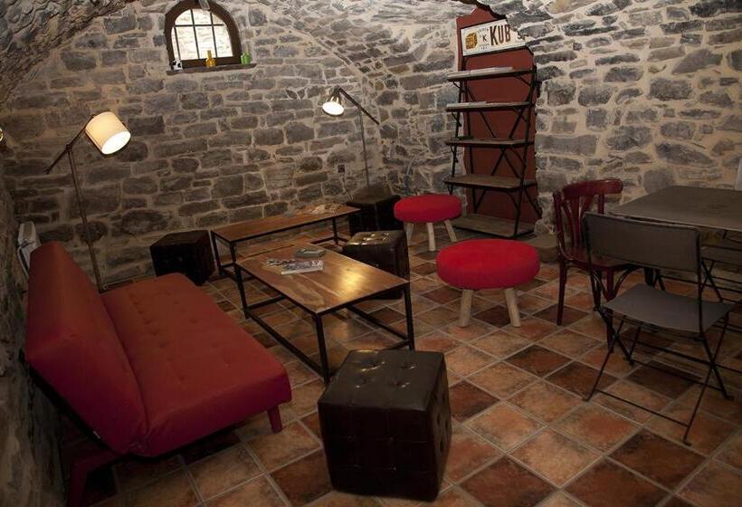 Hostel Albergue Monte Perdido