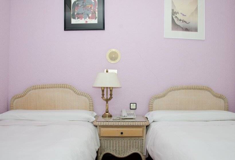 هتل Ciudad De Alcala