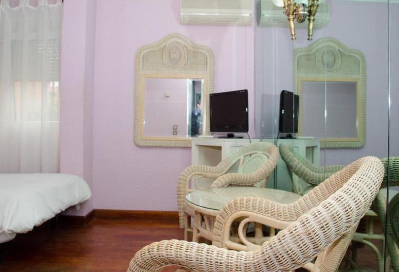 هتل Ciudad De Alcala