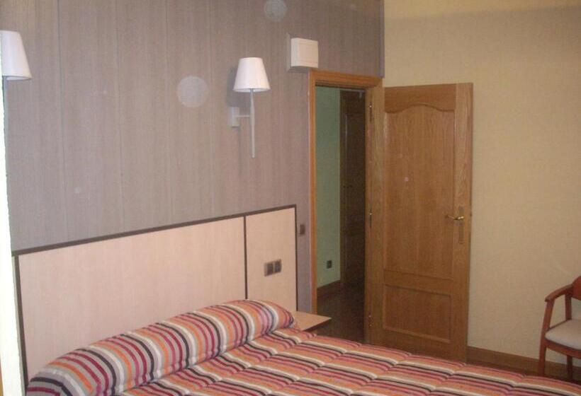 فندق Corona De Castilla