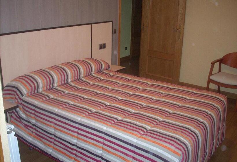 فندق Corona De Castilla