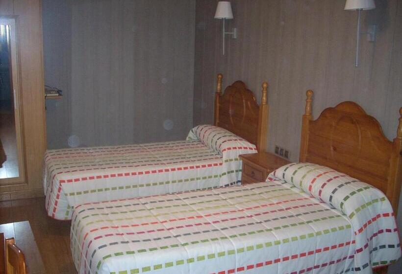 فندق Corona De Castilla