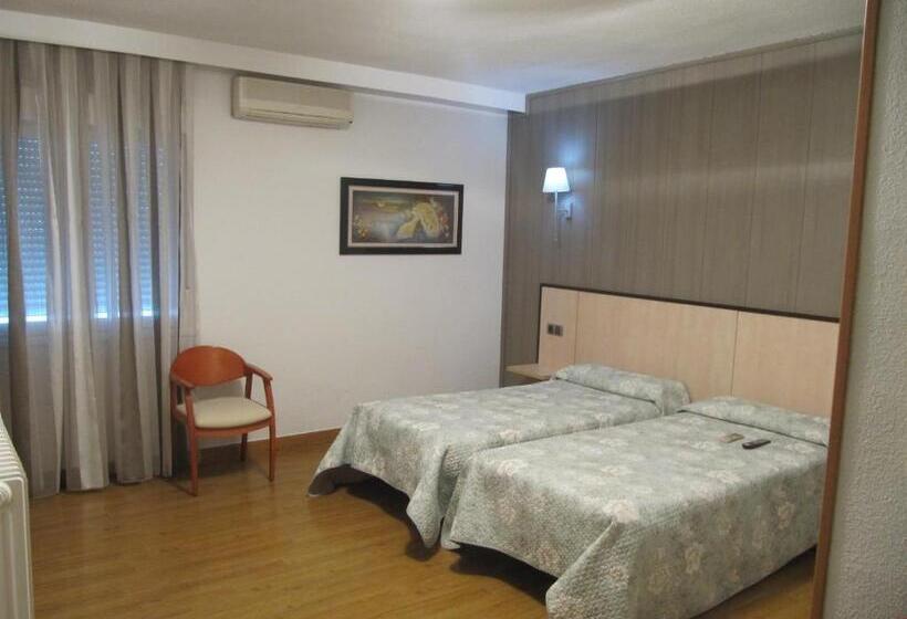 فندق Corona De Castilla