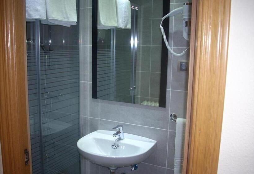 فندق Corona De Castilla