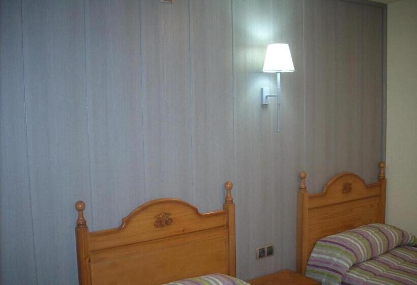 فندق Corona De Castilla