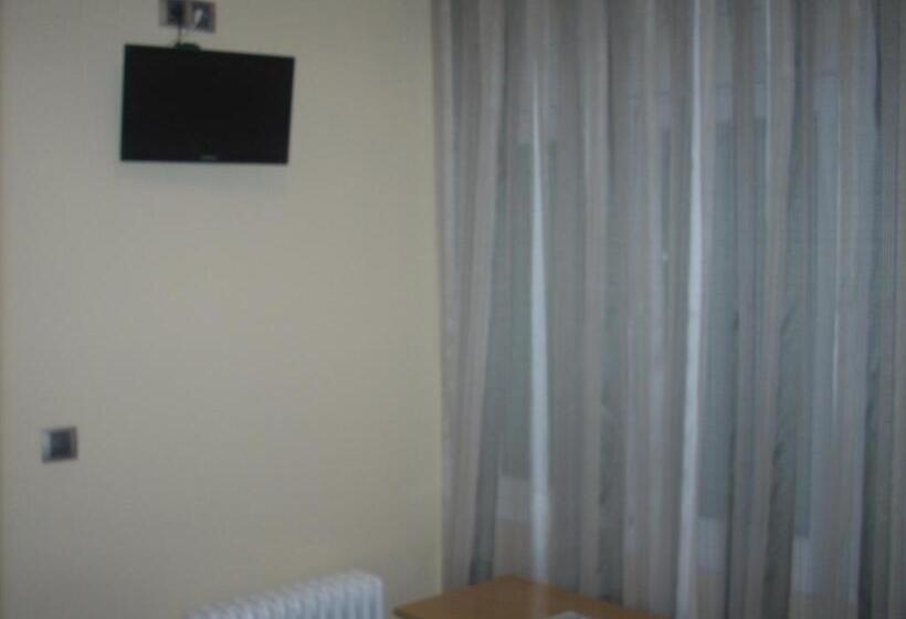 فندق Corona De Castilla