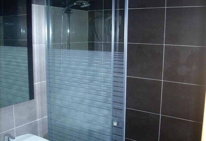 فندق Corona De Castilla