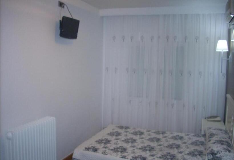 فندق Corona De Castilla