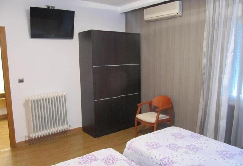 فندق Corona De Castilla