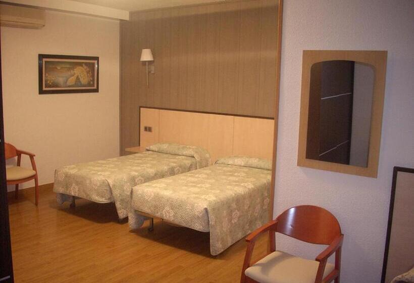 فندق Corona De Castilla