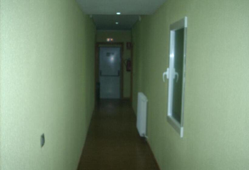 فندق Corona De Castilla