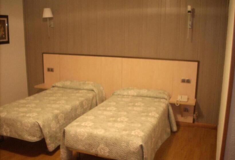 فندق Corona De Castilla