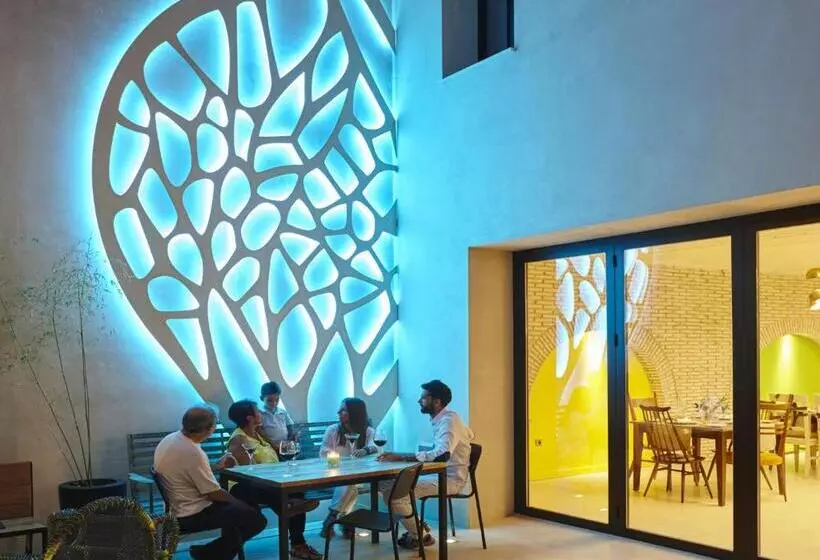 هتل Galeria Essentia