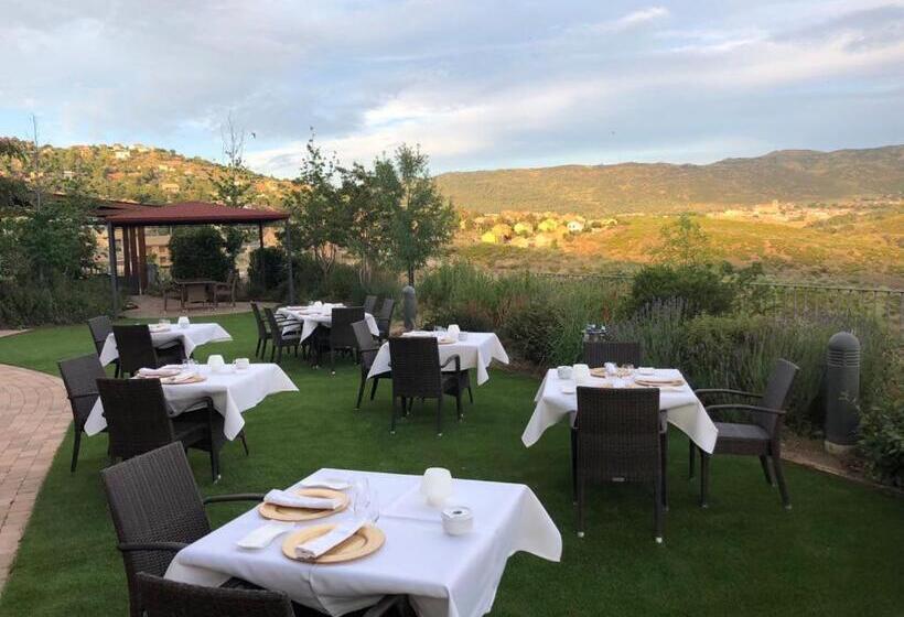 Отель Los Cinco Enebros