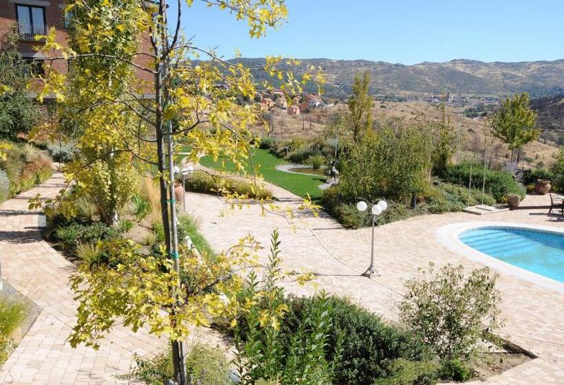 Отель Los Cinco Enebros