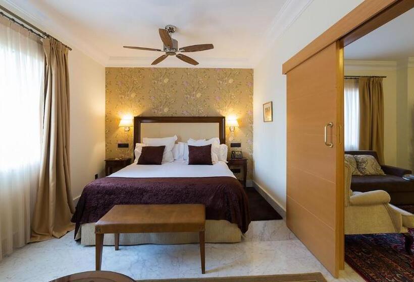 Отель Los Cinco Enebros