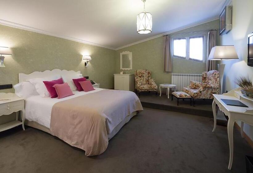 Отель Los Cinco Enebros