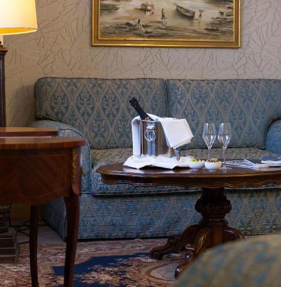 Отель Los Cinco Enebros