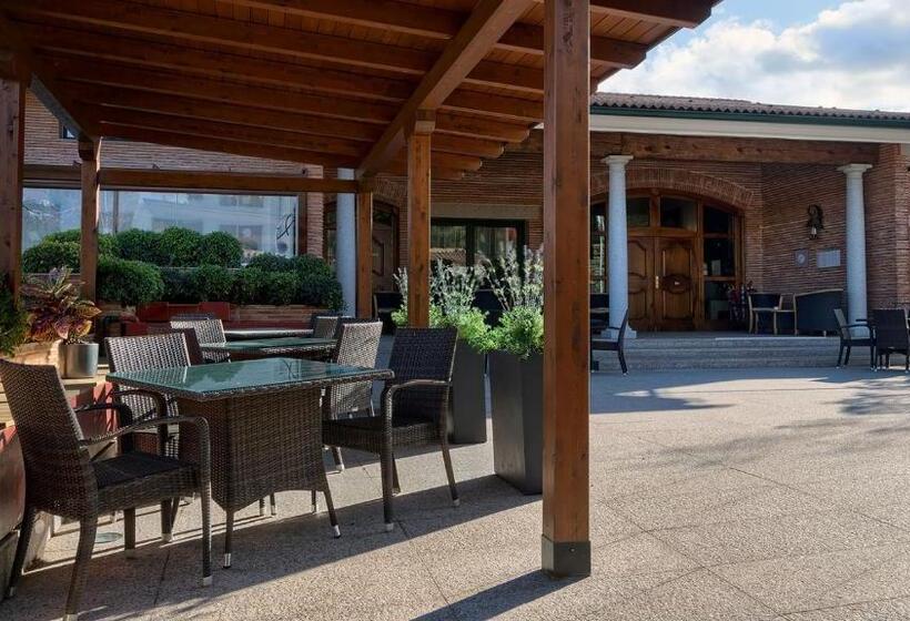 Отель Los Cinco Enebros