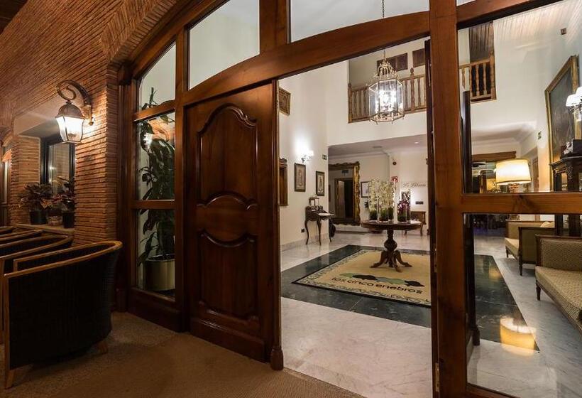 Отель Los Cinco Enebros