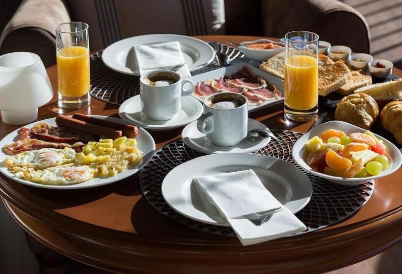 Отель Los Cinco Enebros