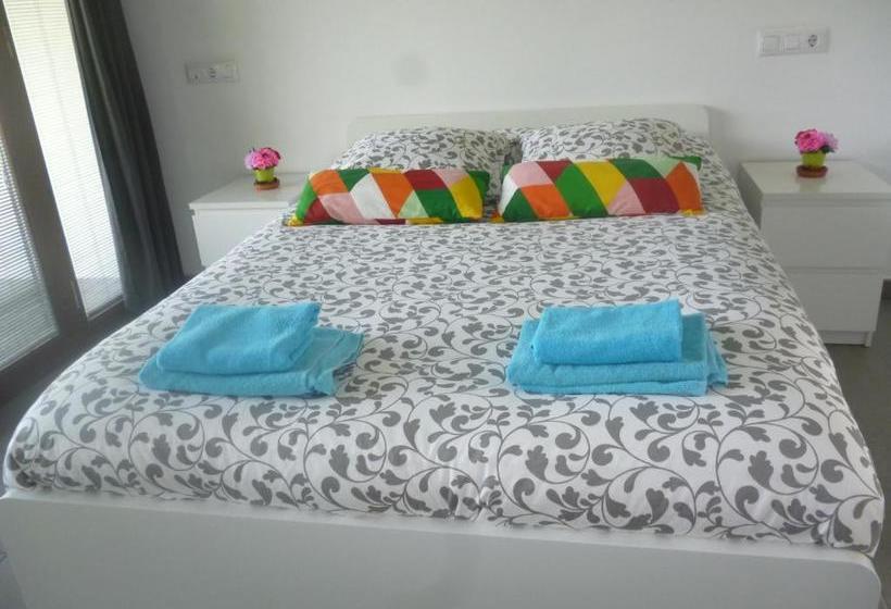 בית מלון כפרי Los Jardines De Lallosa