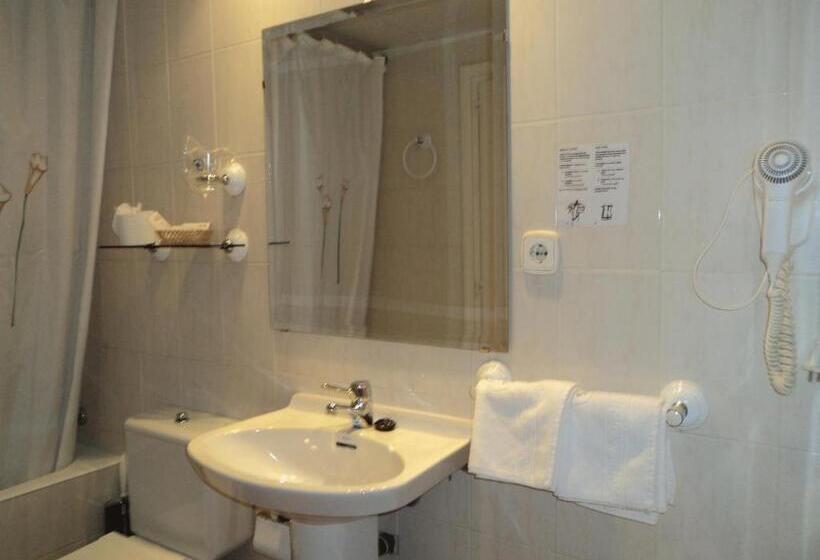 Отель Mesón De Salinas