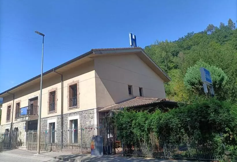 هتل Restaurante Ribera Del Chicu