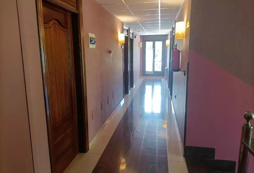 هتل Restaurante Ribera Del Chicu