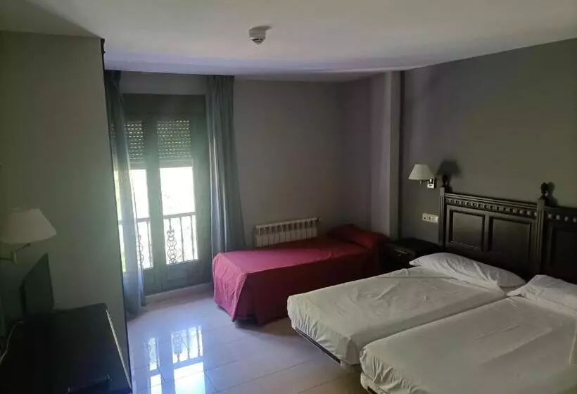 هتل Restaurante Ribera Del Chicu