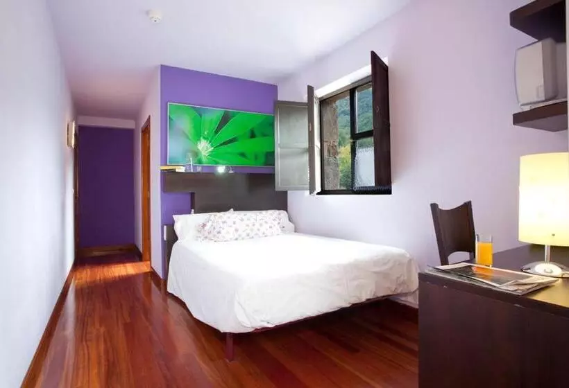 هتل Xabu Hostel