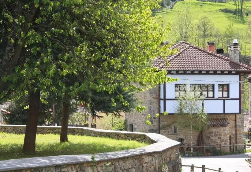 هتل Xabu Hostel