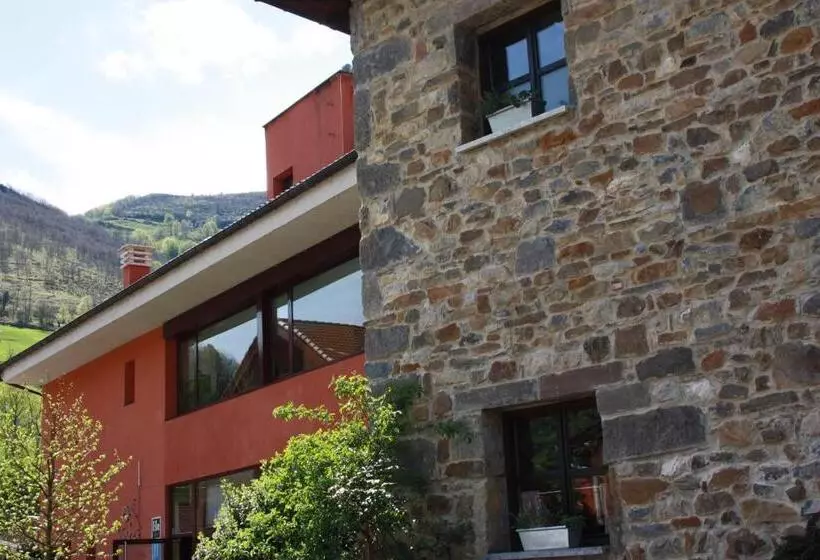 هتل Xabu Hostel
