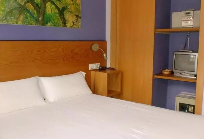 هتل Xabu Hostel