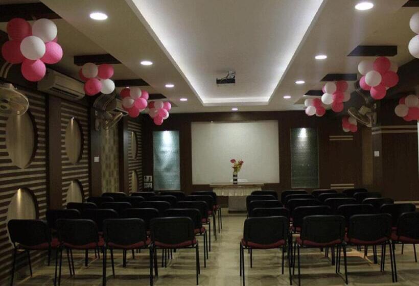 בית מלון כפרי Anurag