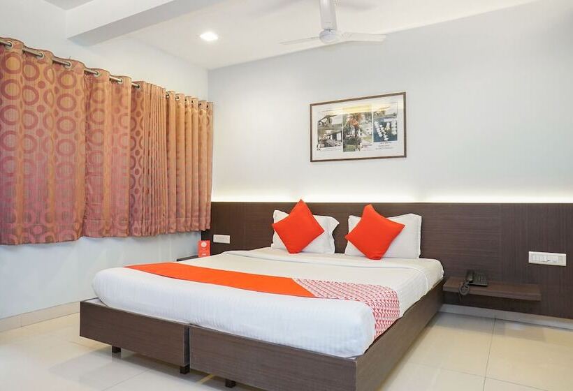 Отель Coconut Grove