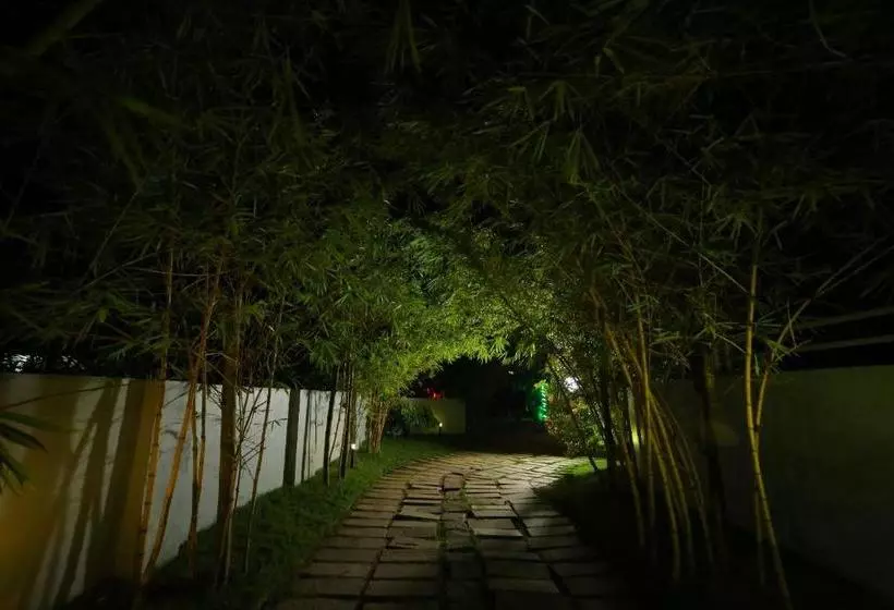 ホテル Global Backwater Resort