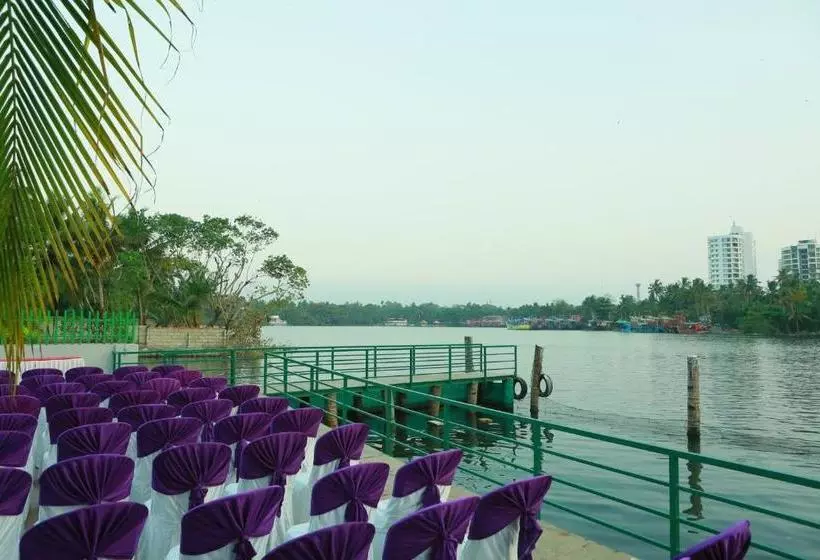 ホテル Global Backwater Resort