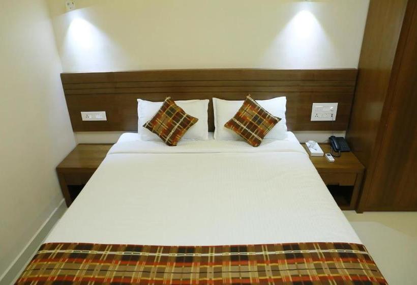 בית מלון כפרי Global Backwater Resort