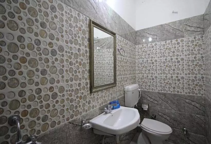 هتل North Star Residency