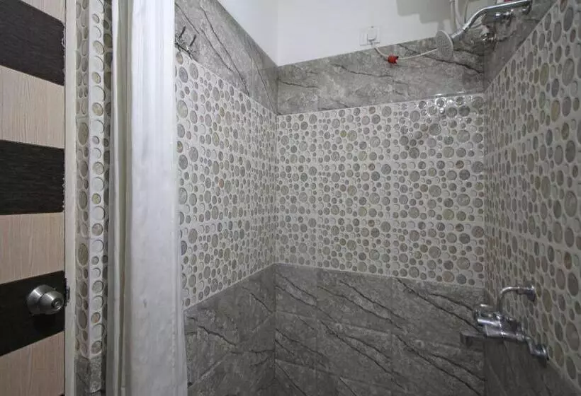 هتل North Star Residency