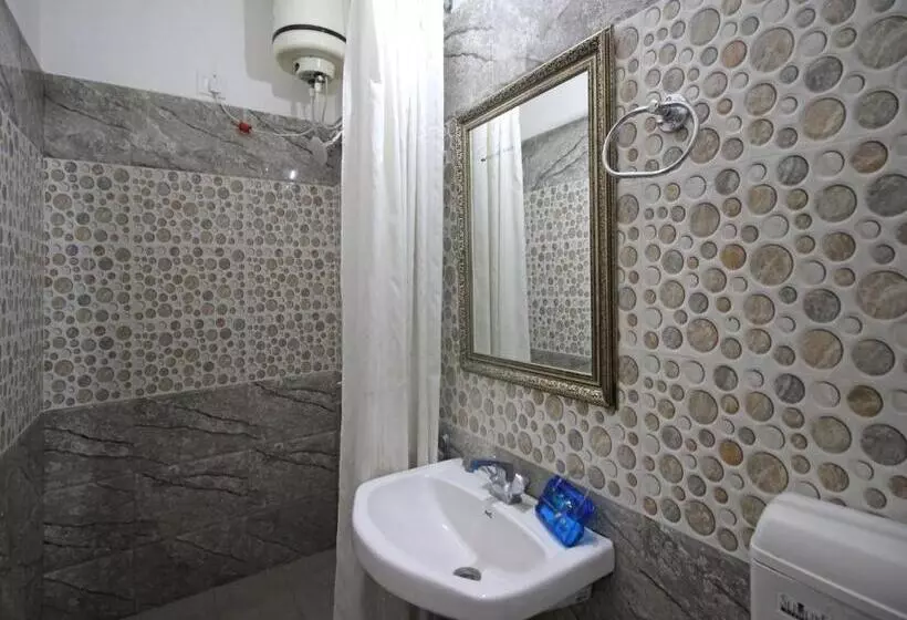 هتل North Star Residency