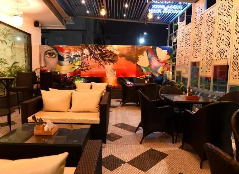 Fabhotel Radiant Star Lalkothi