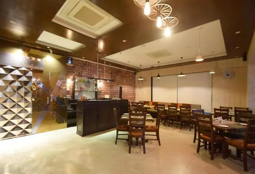 Fabhotel Radiant Star Lalkothi