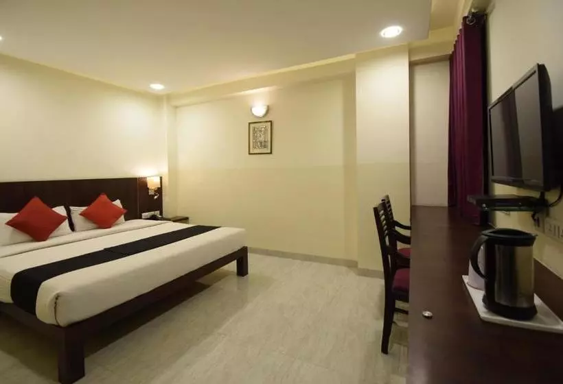 Fabhotel Radiant Star Lalkothi