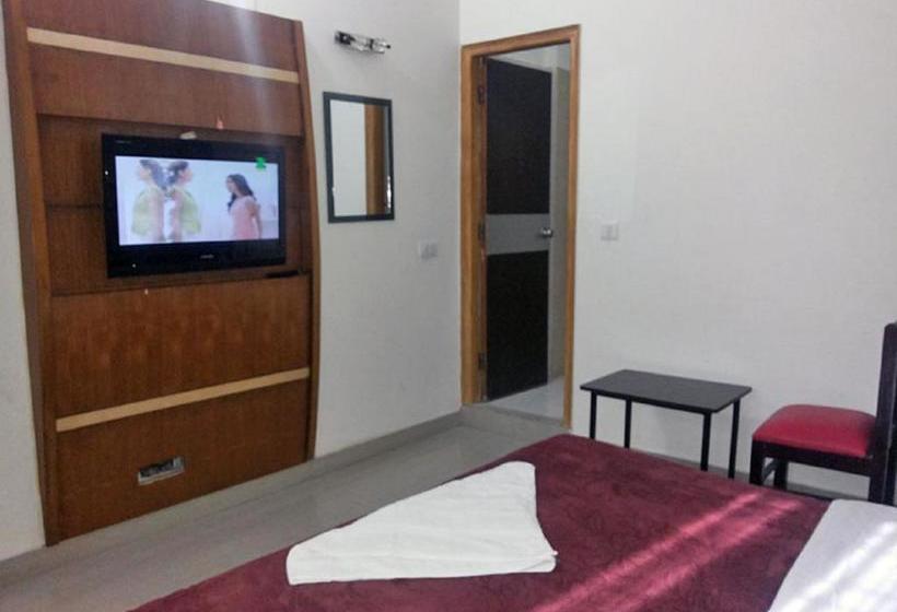 Отель Shubham Dehradun