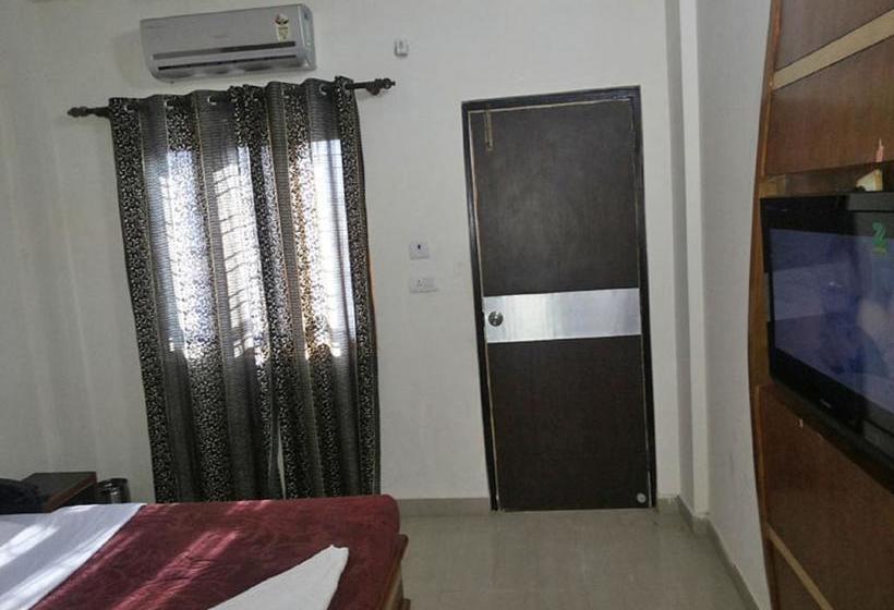 Отель Shubham Dehradun